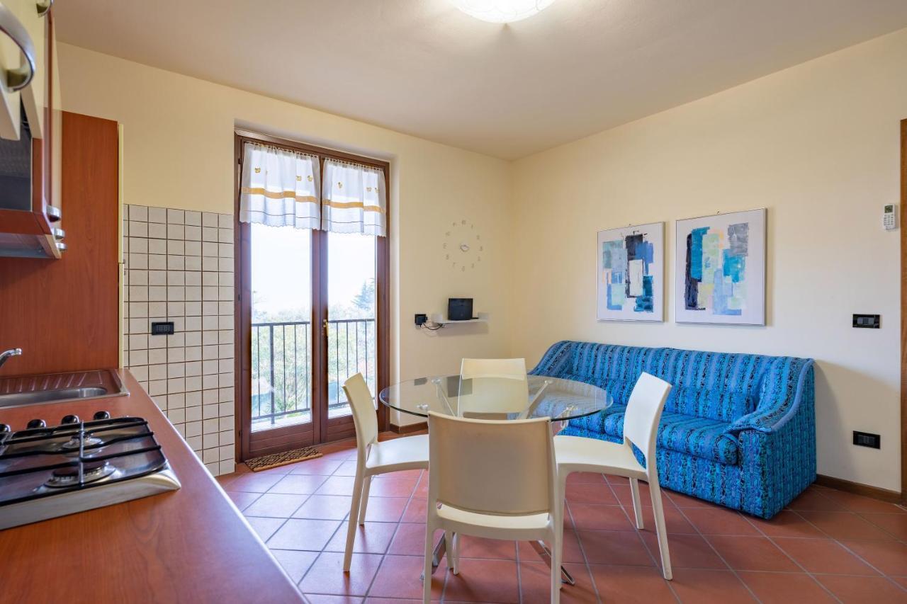 Pool - Marge Apartment - By Host4U Padenghe sul Garda Exterior foto